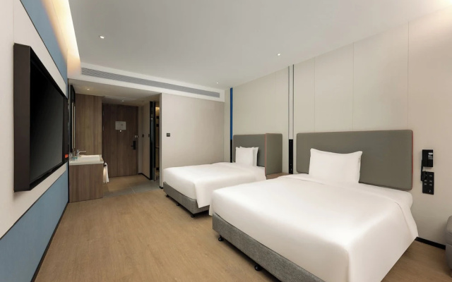 Holiday Inn Express Shanghai Jing'an Temple by IHG