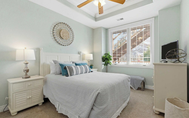 Stone Cliff Oasis Scenic Views