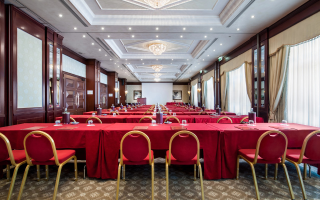 Отель Royal Hotel Carlton