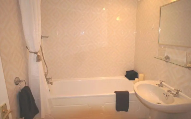 London Victoria Apartment - Brompton House