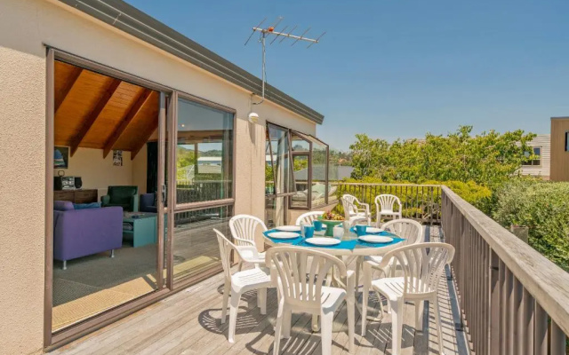 Coastal Quarters - Cooks Beach Holiday Home