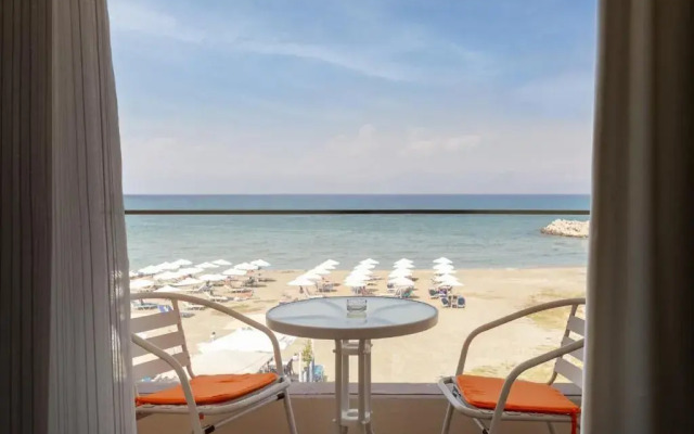 Aqua Luxury Suites by Estia