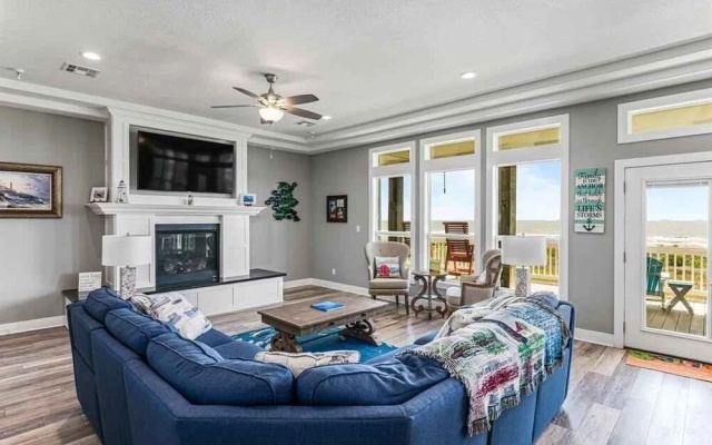 4 Biscayne 4 Bedroom Home by RedAwning