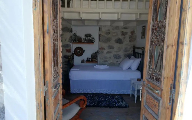 Yalos House