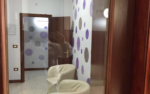 Отель B&B Napoli Stazione комната для гостей