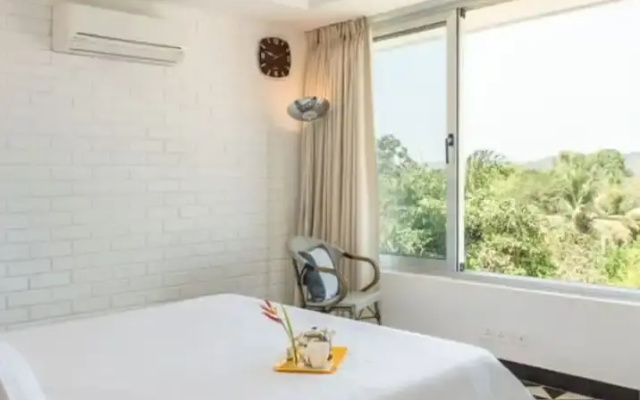 El Arbol by Hireavilla-2br w Rooftop Pool in Nerul