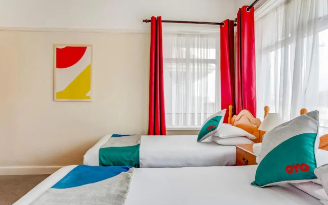 OYO Godolphin Arms Hotel