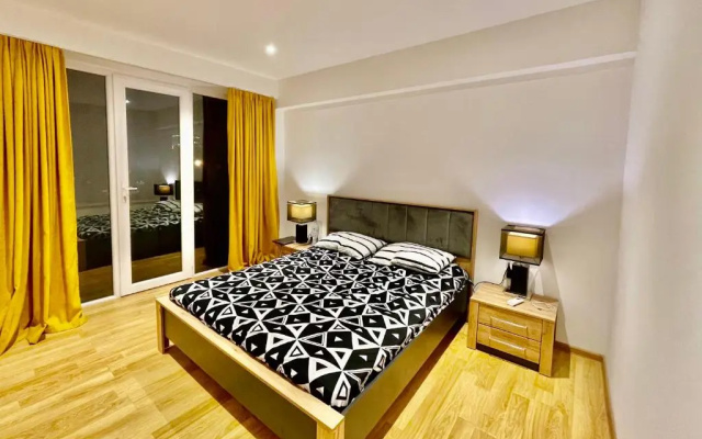 2 Bedroom Apartment on Chavchavadze Ave