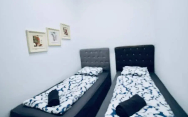 Cozy 2BR Apartment Near Augarten