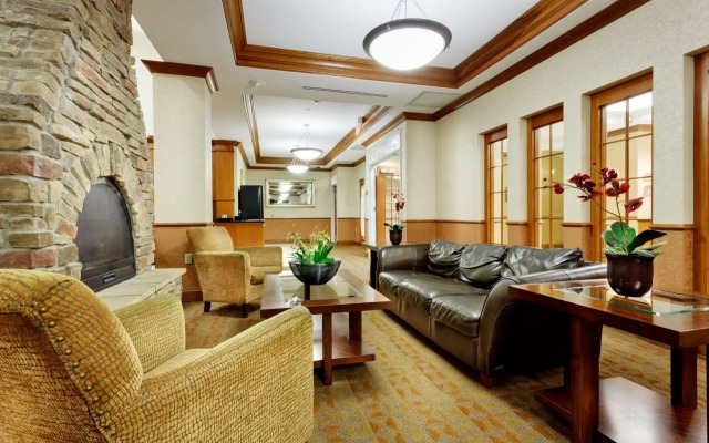 Holiday Inn Express & Suites Riverhead - Long Island by IHG