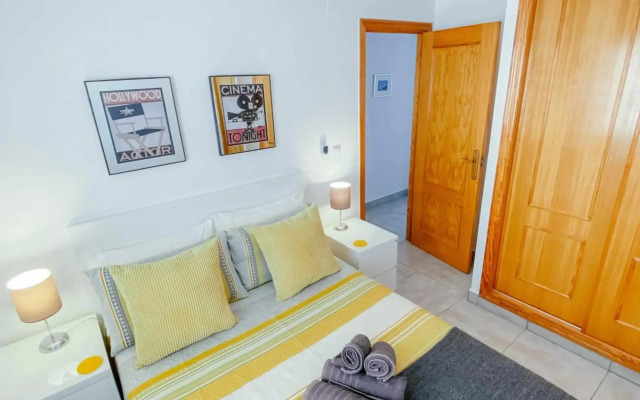 Stunning 2 bedroom apartment with Pool View