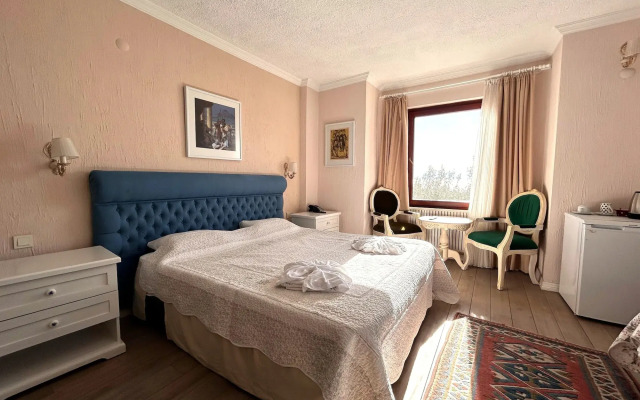 Aeneas Hotel