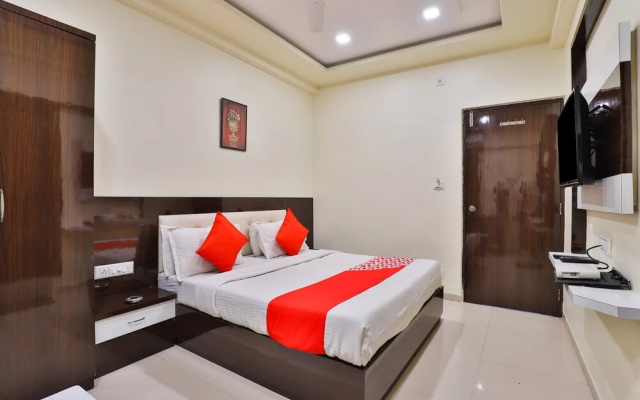 OYO 11985 Hotel Khushboo