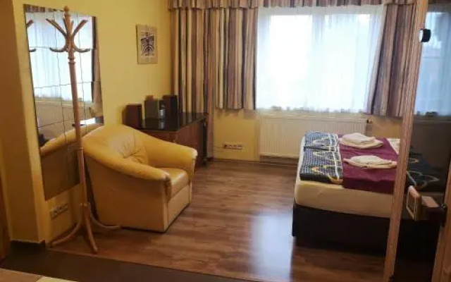 Apartment with Sauna and Garden