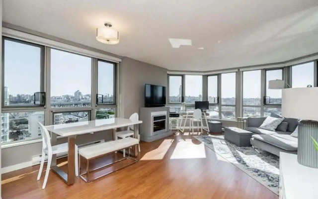 Convenient Downtown Flat