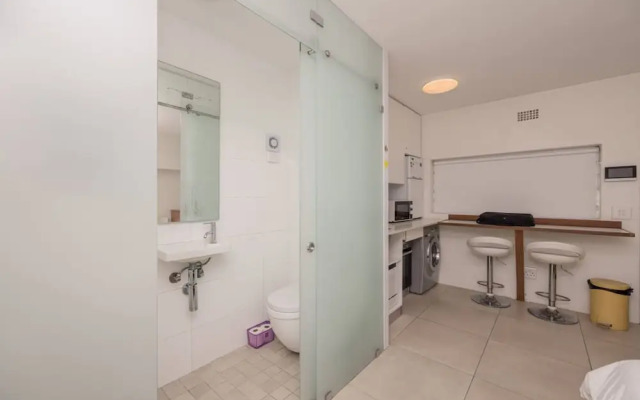 Bright and Adorable Studio in Vredehoek