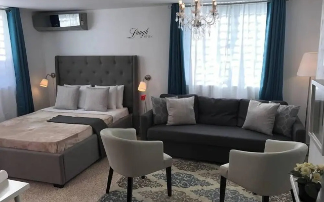 Chandelier 102