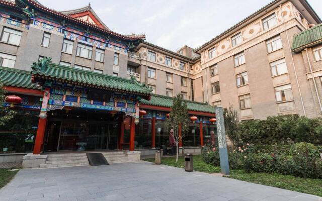 Отель Traveler Inn Huaqiao Beijing Hotel Китай, Пекин - 8 отзывов об отеле, цены и фото номеров - забронировать отель Traveler Inn Huaqiao Beijing Hotel онлайн вид на фасад