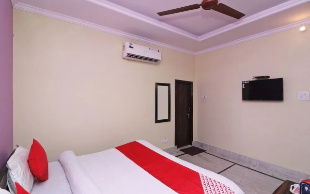 OYO 7054 Hotel Amabalika