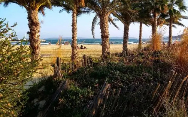 Nice 33m With Terrace Near The Beach