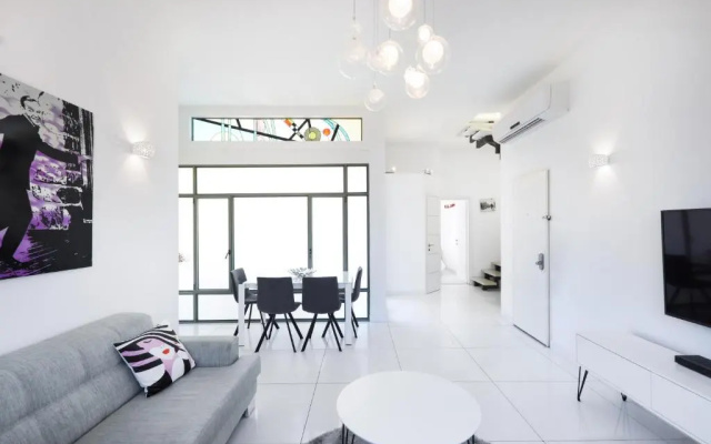 Quiet 4BR Penthouse in Yona Hanavi by HolyGuest
