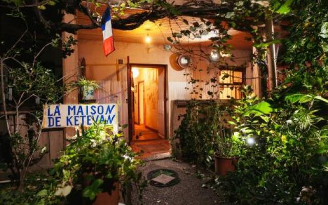 Отель Guest House Chez Ketevan Грузия, Тбилиси - отзывы, цены и фото номеров - забронировать отель Guest House Chez Ketevan онлайн вид на фасад