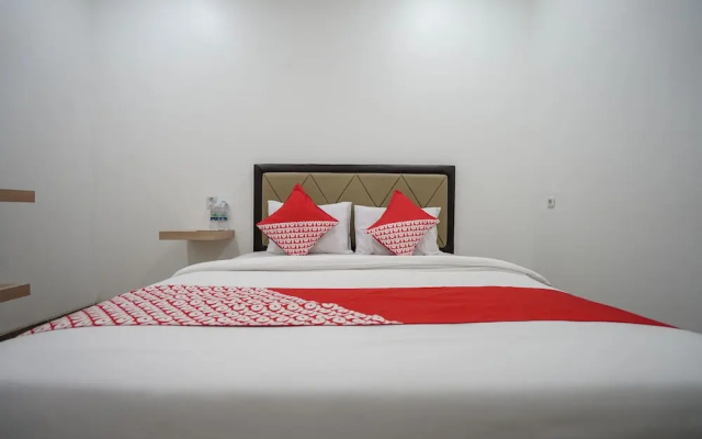 OYO 1270 Residence 8