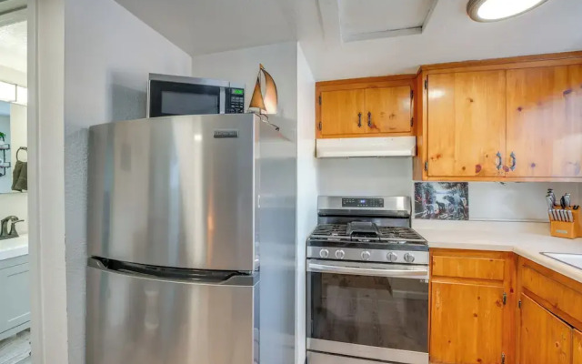 Walk to Beach: Dog-friendly Cabin in Glenbrook!
