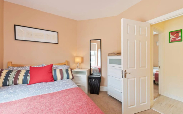 2 Bedroom Apartment By The River