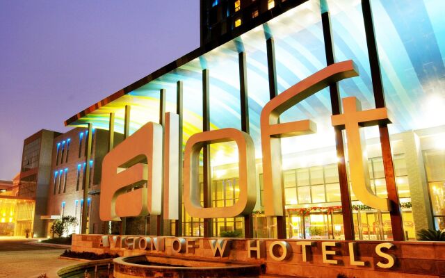 Отель Aloft Zhengzhou Shangjie вид на фасад
