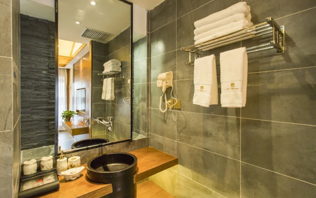 Lijang First Bay Hotel