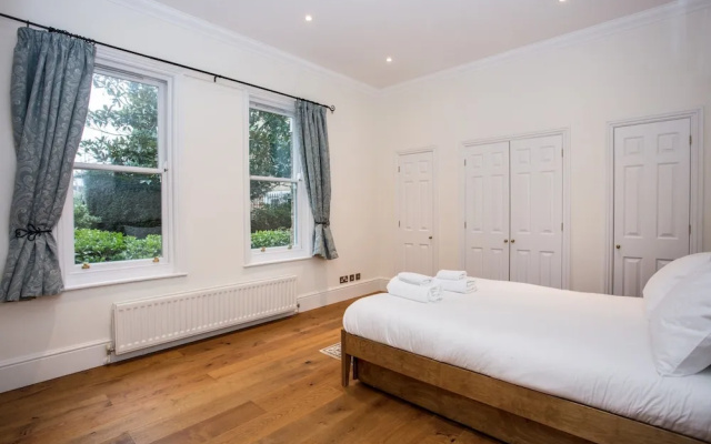 Spacious 2 Bedroom Flat With Garden