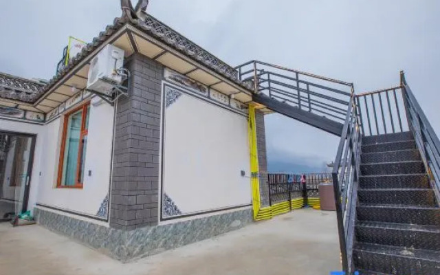 Dali Nian Nian Inn (Erhai Caicun Huanhai West Road)