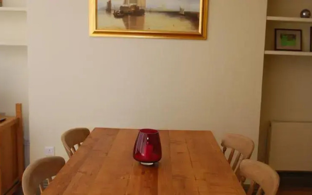 The London Agent - Hurlingham Mansion Flat SW6