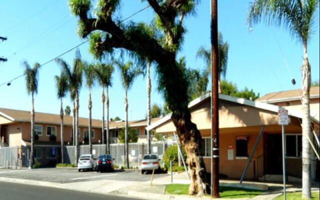 Отель Hyland Motel Van Nuys США, Лос-Анджелес - отзывы, цены и фото номеров - забронировать отель Hyland Motel Van Nuys онлайн вид на фасад