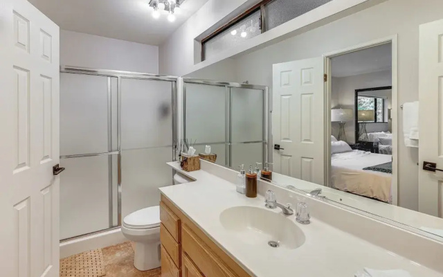 2 Decks! Pet-friendly Lake Arrowhead Cabin