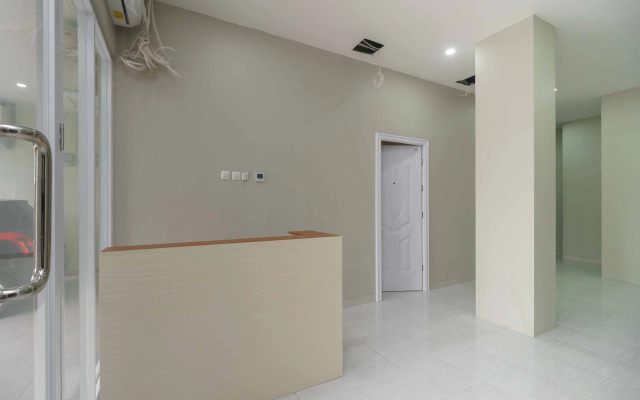 RedDoorz Syariah near Summarecon Mall Serpong 2