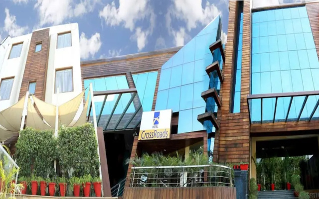 Hotel Crossroads