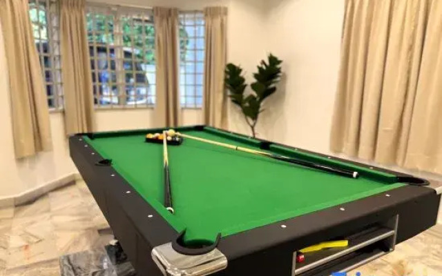 Seremban Spacious Family Stay-BBQ-Billiard-Karaoke- 4R3B (11-18 pax)