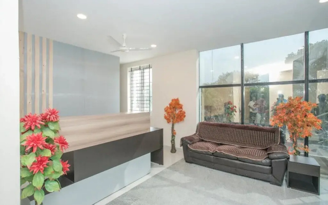 Maple Tree By OYO Rooms