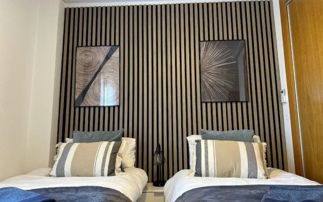 Golf Resort - Apartment - Sleeps4 - Pool - Parking