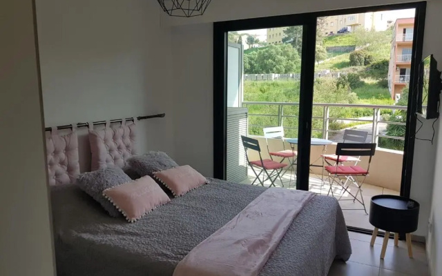 appartement T3 terrasse vue mer pieds dans l eau
