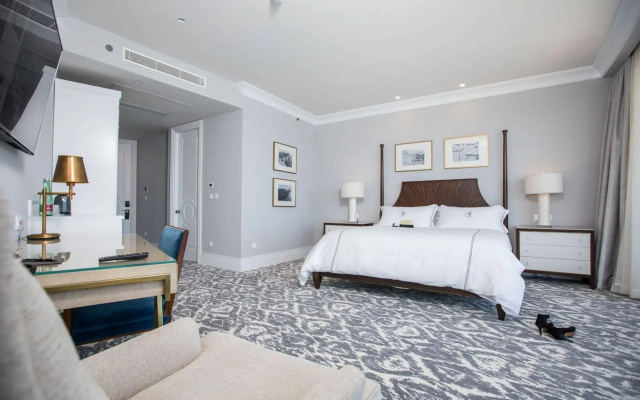 Royal Blue Hotel