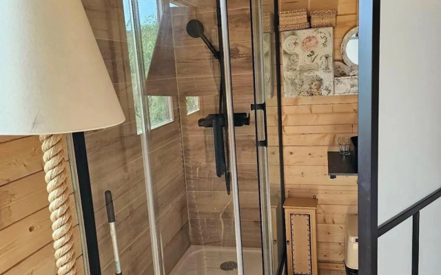 Cabin Sleeps 2 With Enclosed Garden
