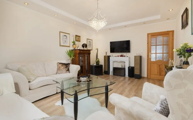 Gdynia Świętojańska Apartment by Renters