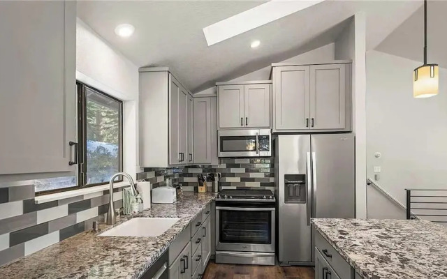 Cozy Spacious 4BD Modern Mountain Home