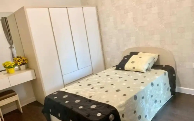 Chiip Apartment in Golden Mansion