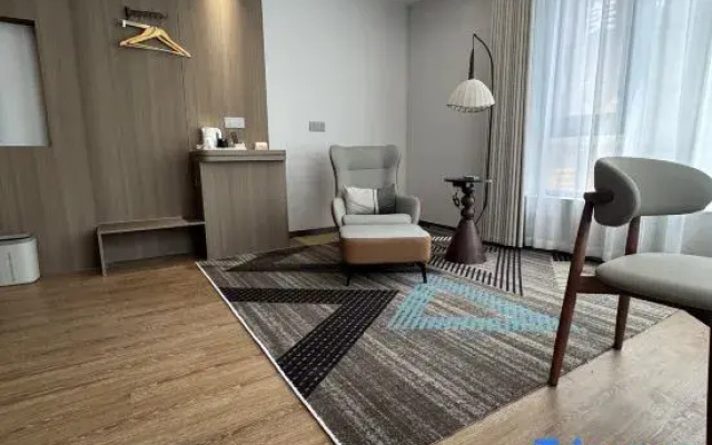 Ningbo Haibo Hotel (Tianyi Square Chenghuangmiao Subway Station)