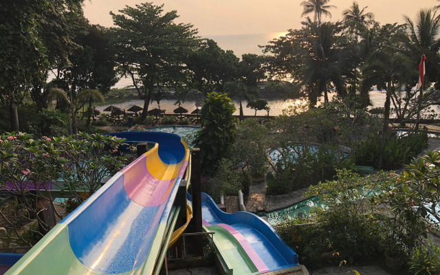 Hawaii Family Suite Resort & Spa