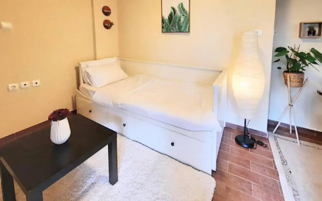 1. Lovely house with garden and free parking